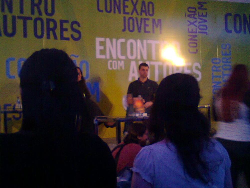 Sessão de bate-papo com o autor Eduardo Spohr na Conexão Jovem da Bienal.