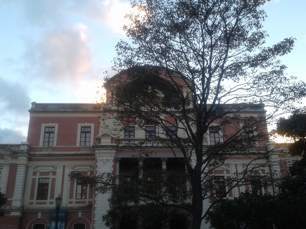 6 on 6 Julho: De Baixo Para Cima
