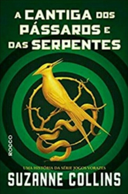 A Cantiga dos Pássaros e das Serpentes: capa do livro verde escura com um alvo alternando entre a cor do fundo e um tom mais claro. Ao centro, um tordo dourado olha pra cima montado em um galho onde há uma cobra da mesma cor. O título encontra-se em cima da imagem e abaixo o nome da autora.