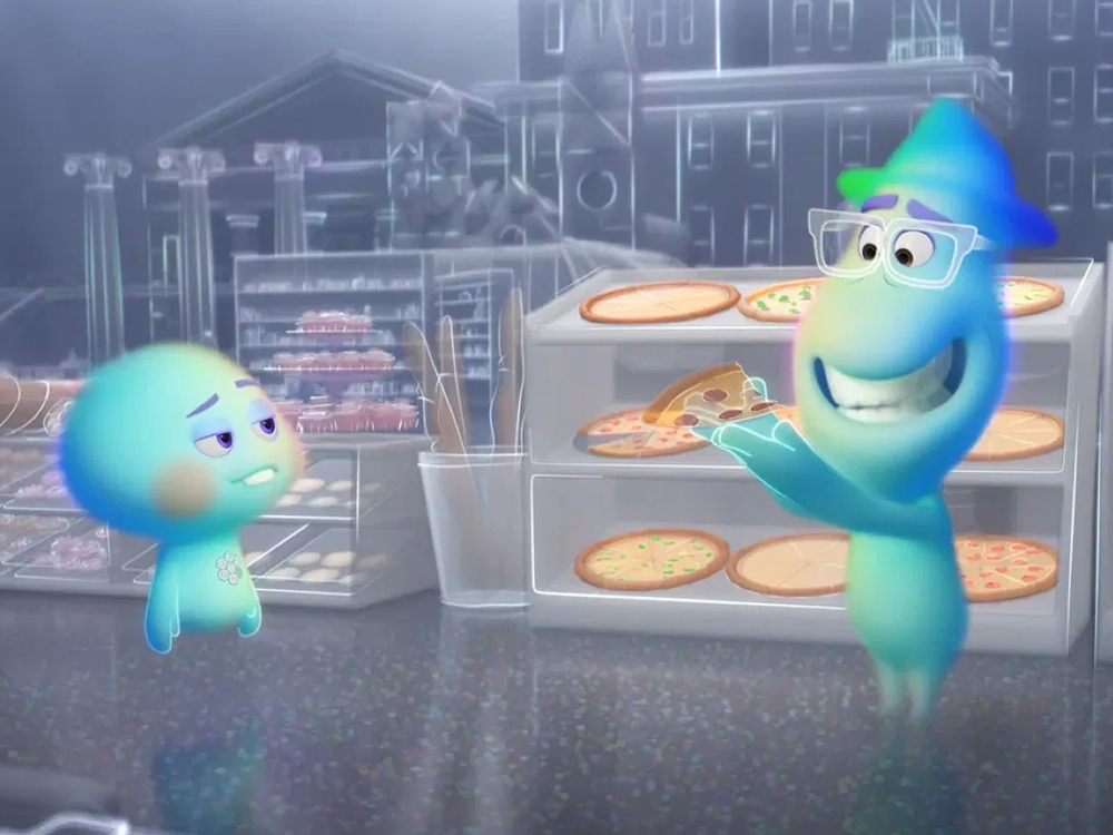 Soul: Imagem dos personagens 11 e Joe em forma de alma, duas criaturas de cor clara azulada. Atrás deles há um display com vários tipos de comida e Joe oferece uma fatia de pizza a 22, sorridente, que o olha de forma descrente.
