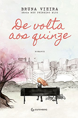 Capa do livro De Volta aos Quinze, da autora Bruna Vieira, com um desenho de uma mulher sentada num banco escuro, de costas para o espectador, os cabelos ruivos esvoaçantes. Ela parece estar em uma praça arborizada, e a ilustração tem tons leves. Acima, o nome da autora seguido do título.