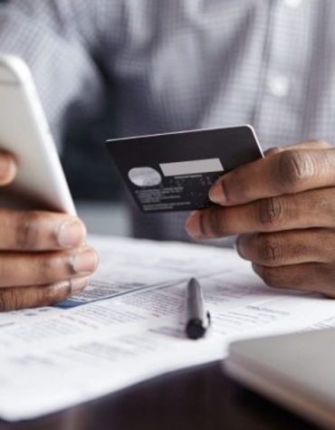 5 dicas para não deixar o cartão de crédito te afundar!