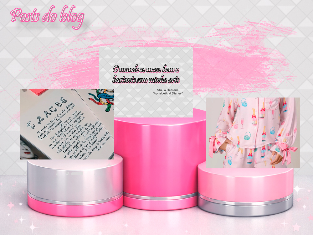 Imagem com fundo claro e textura geométrica suave, com pinceladas rosas ao fundo e um pódio de três níveis em rosa e prata, representando um ranking. Sobre o pódio aparecem três imagens relacionadas a posts do blog feitos em 2025: no centro, no nível mais alto, uma imagem com a frase O mundo se move bem o bastante sem minha arte, atribuída a Sheila Heti; à esquerda, um caderno aberto com texto manuscrito e ilustrações; à direita, uma pessoa vestindo um pijama rosa estampado com garrafas e taças. No canto superior esquerdo da imagem lê-se Posts do blog em tipografia rosa.
