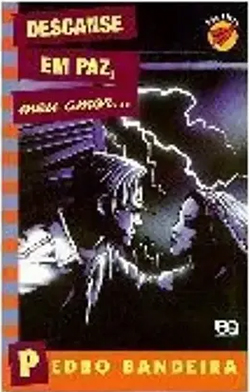 Imagem do livro Descaspe em Paz Meu Amor de Pedro Bandeira, com capa estilizada apresentando raios e nuvens escuras atrás de dois adolescentes se olhando, em preto e branco.
