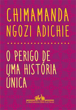 Livro O Perigo de Uma História Única de Chimamanda Ngozi Adichie, com capa roxa e texto do nome da autora e título em tons de laranja.