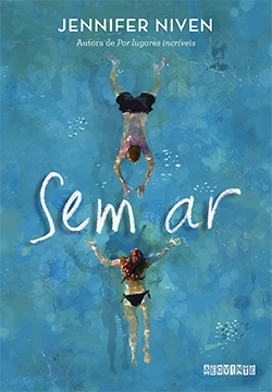 Capa do livro Sem Ar onde uma piscina é vista de cima com um casal nadando sob a água, indo um ao encontro do outro, o título entre eles.