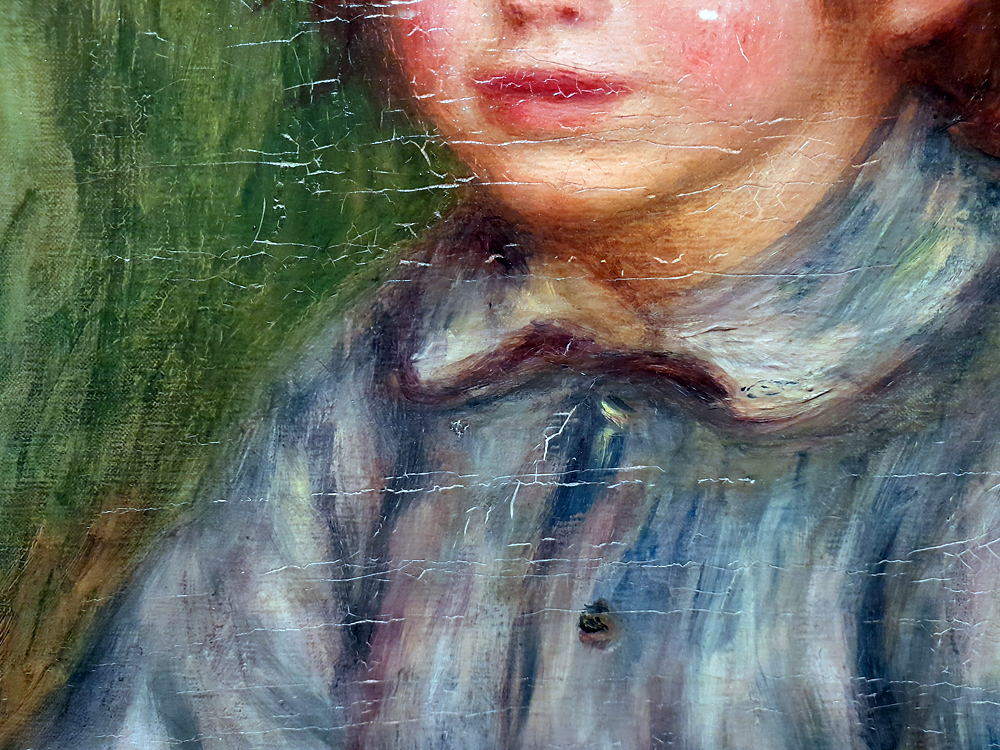 Close de pintura mostrando boca, queixo e gola de roupa em tons azulados, com fundo verde texturizado. A superfície revela craquelê, evidenciando a idade da obra e a técnica do artista.